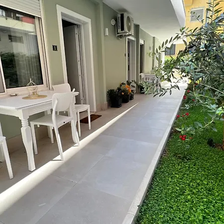 Art In Kavaja Rock, Apartment